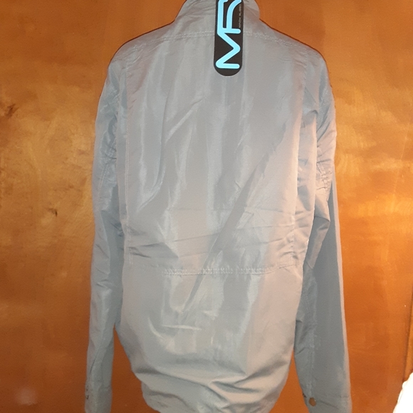 Water-resistant Windbreaker - Picture 2 of 3